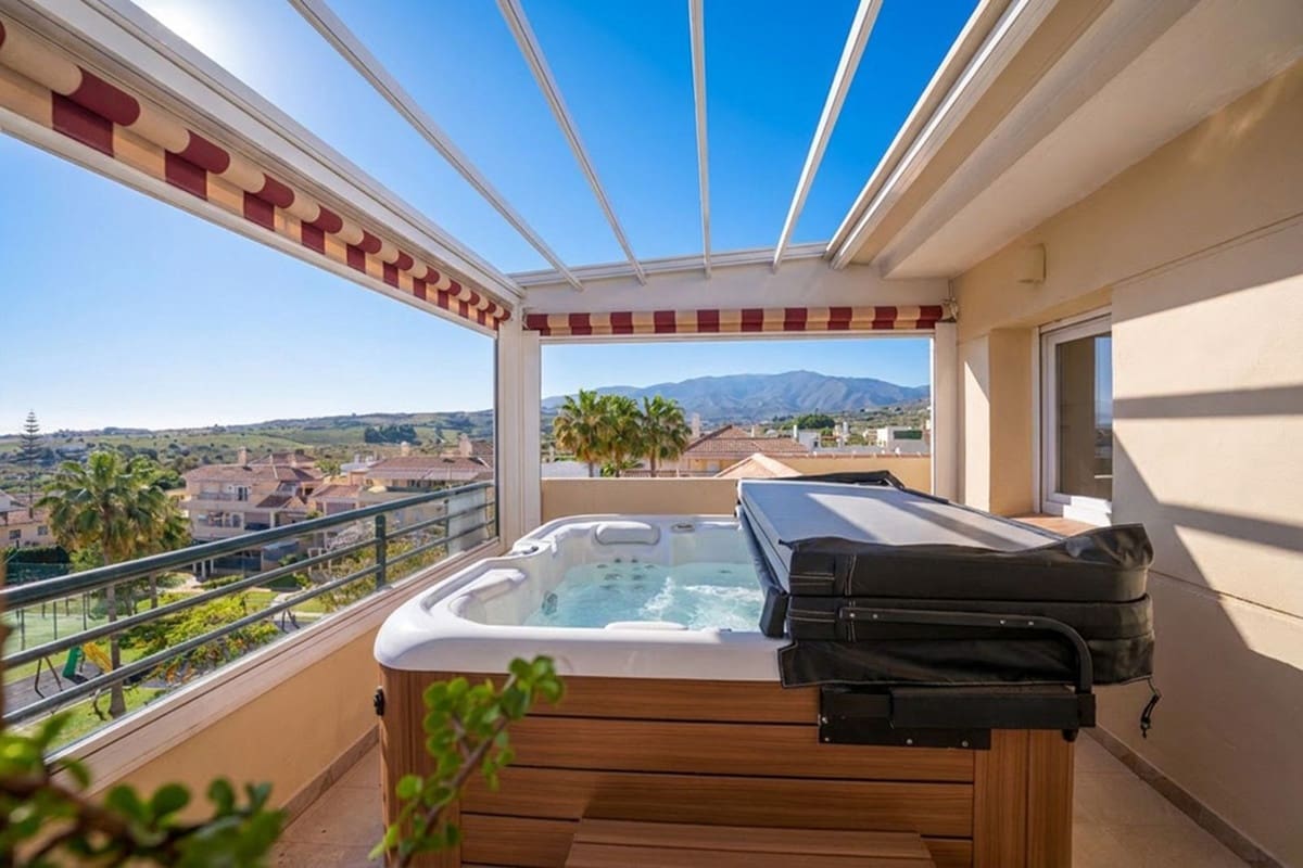 2 slaapkamer Penthouse te koop in Caleta de Velez met zwembad garage - € 485.000 (Ref: 9782200)