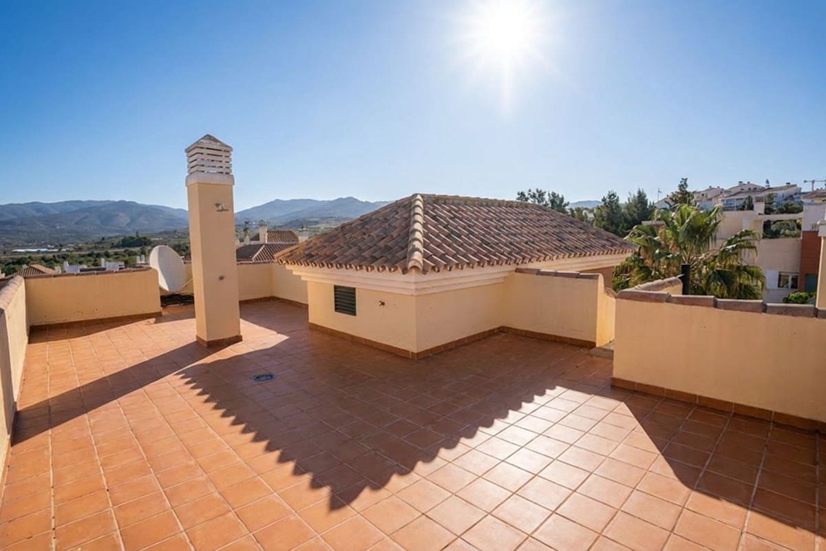 2 slaapkamer Penthouse te koop in Caleta de Velez met zwembad garage - € 485.000 (Ref: 9782200)