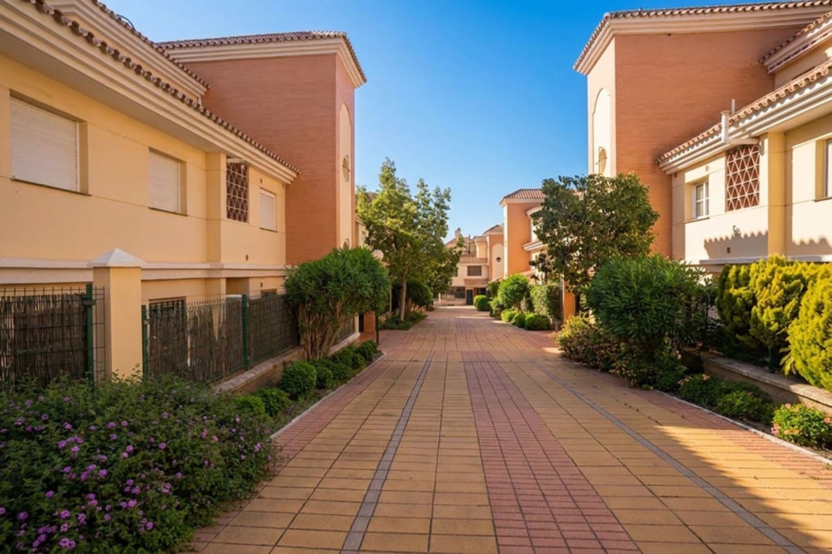 2 slaapkamer Penthouse te koop in Caleta de Velez met zwembad garage - € 485.000 (Ref: 9782200)