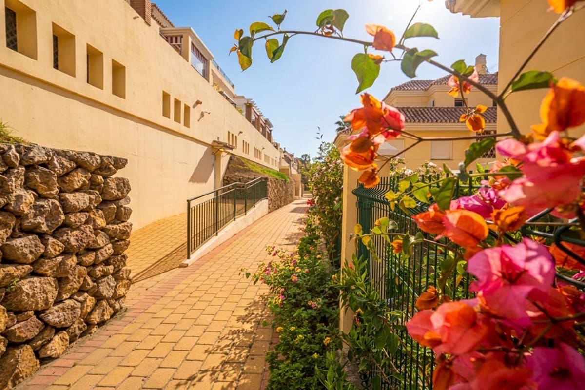 2 slaapkamer Penthouse te koop in Caleta de Velez met zwembad garage - € 485.000 (Ref: 9782200)