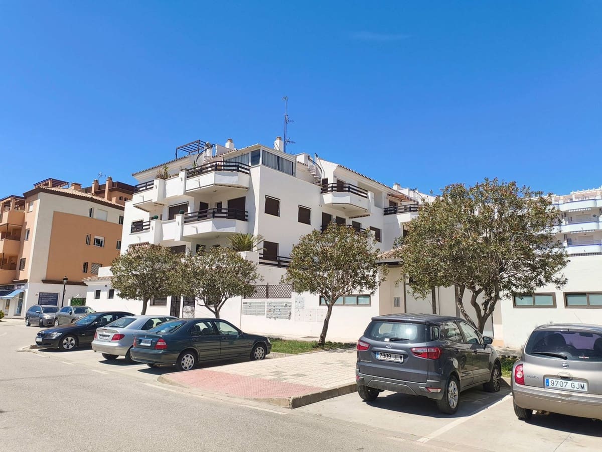 2 Zimmer Strandapartment zu verkaufen in Torrox-Costa mit Pool Garage - 305.000 € (Ref: 9807358)