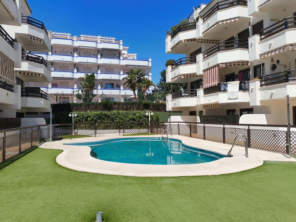 2 Zimmer Strandapartment zu verkaufen in Torrox-Costa mit Pool Garage - 305.000 € (Ref: 9807358)