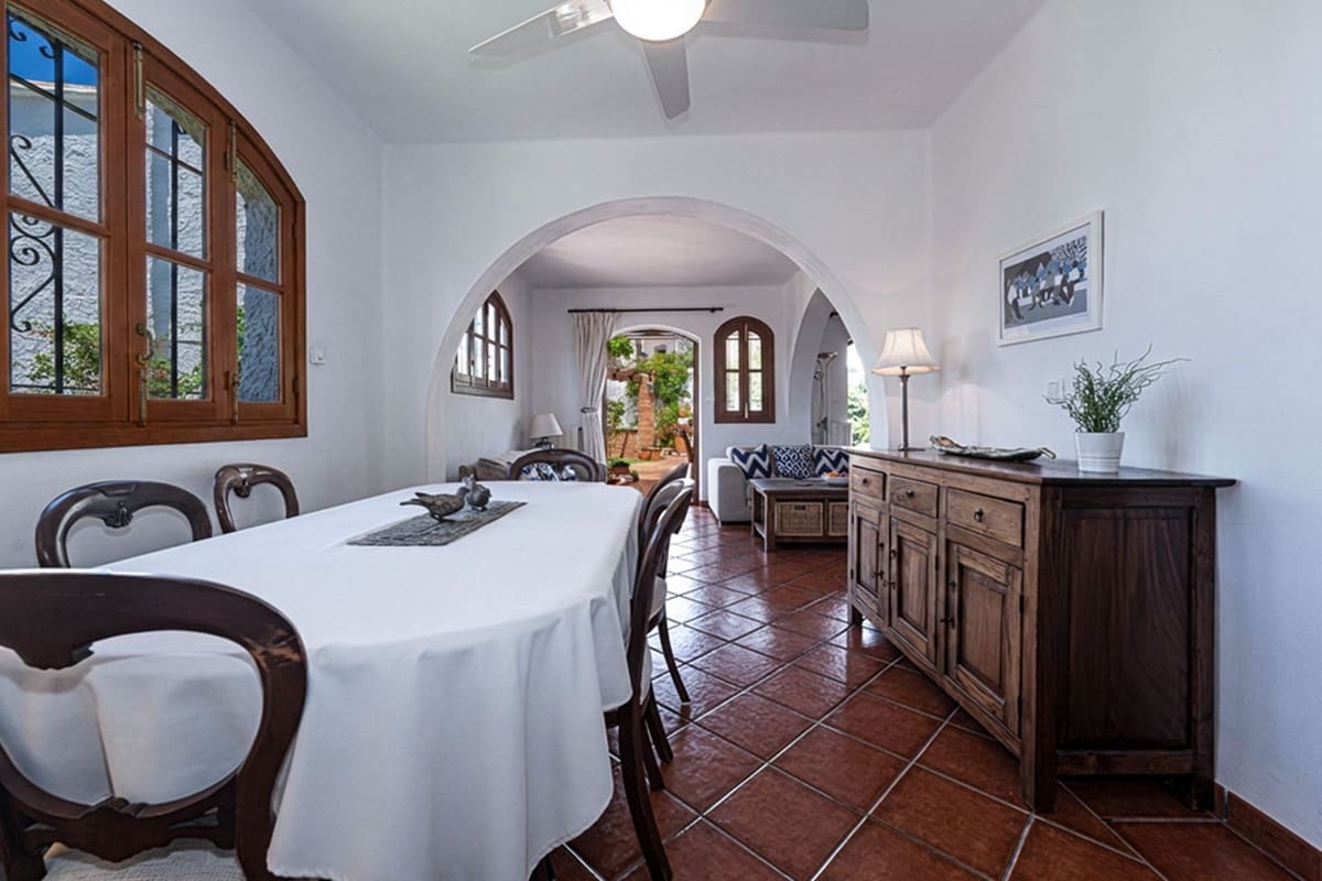 2 soveværelse Semi-Rækkehus til salg i Nerja med swimmingpool - € 520.000 (Ref: 9948798)