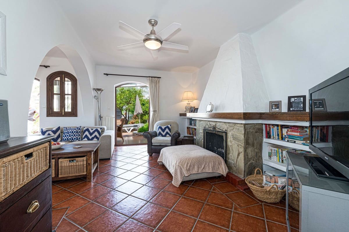 2 soveværelse Semi-Rækkehus til salg i Nerja med swimmingpool - € 520.000 (Ref: 9948798)