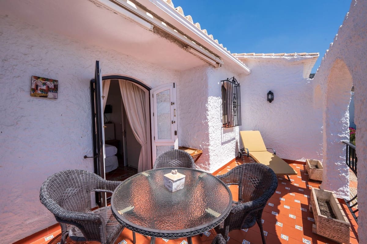 2 soveværelse Semi-Rækkehus til salg i Nerja med swimmingpool - € 520.000 (Ref: 9948798)