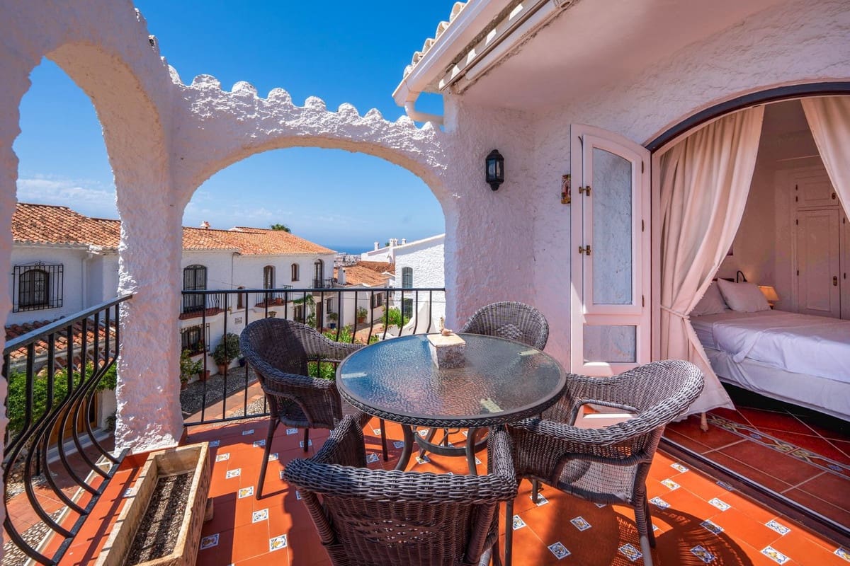 2 soveværelse Semi-Rækkehus til salg i Nerja med swimmingpool - € 520.000 (Ref: 9948798)
