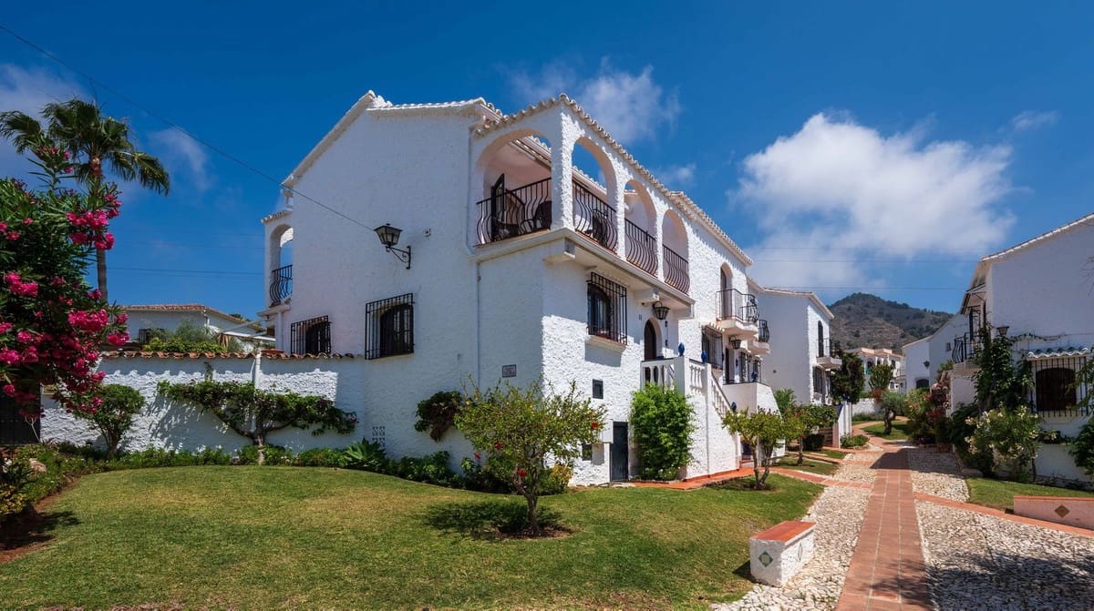 2 soveværelse Semi-Rækkehus til salg i Nerja med swimmingpool - € 520.000 (Ref: 9948798)