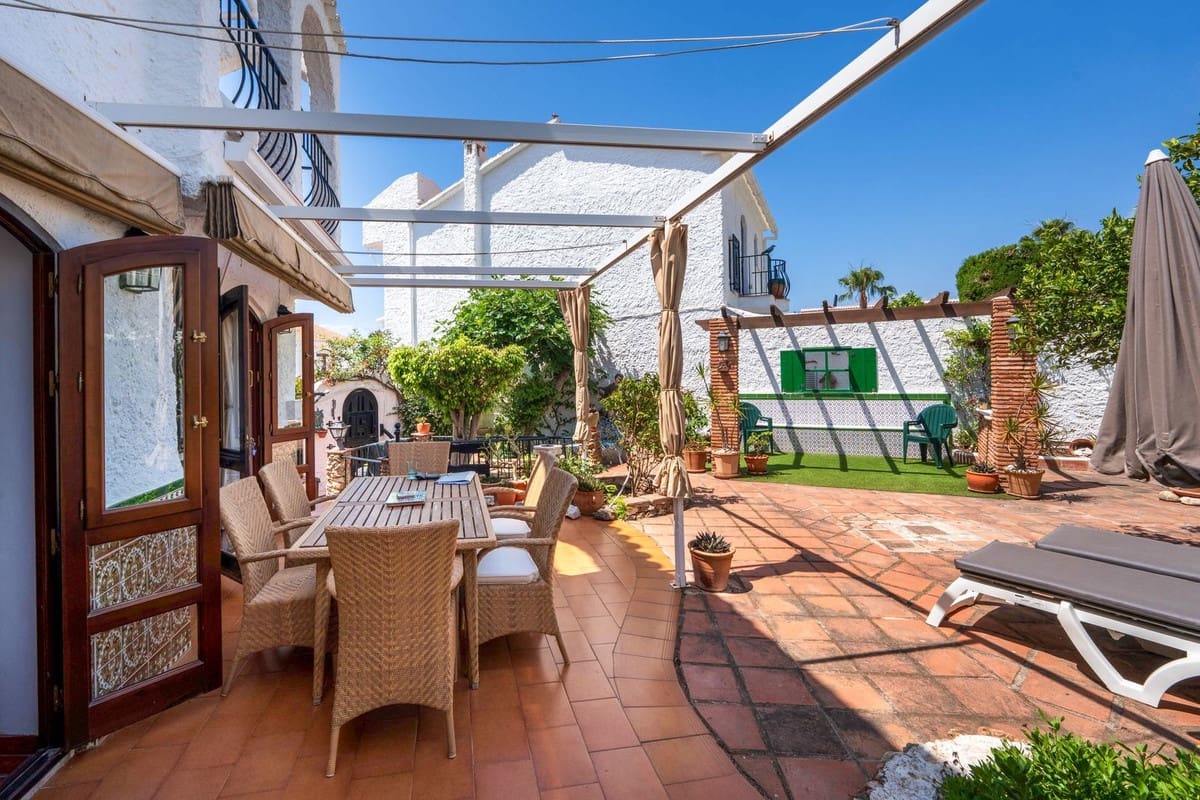 2 soveværelse Semi-Rækkehus til salg i Nerja med swimmingpool - € 520.000 (Ref: 9948798)