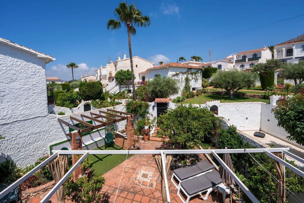 2 soveværelse Semi-Rækkehus til salg i Nerja med swimmingpool - € 520.000 (Ref: 9948798)
