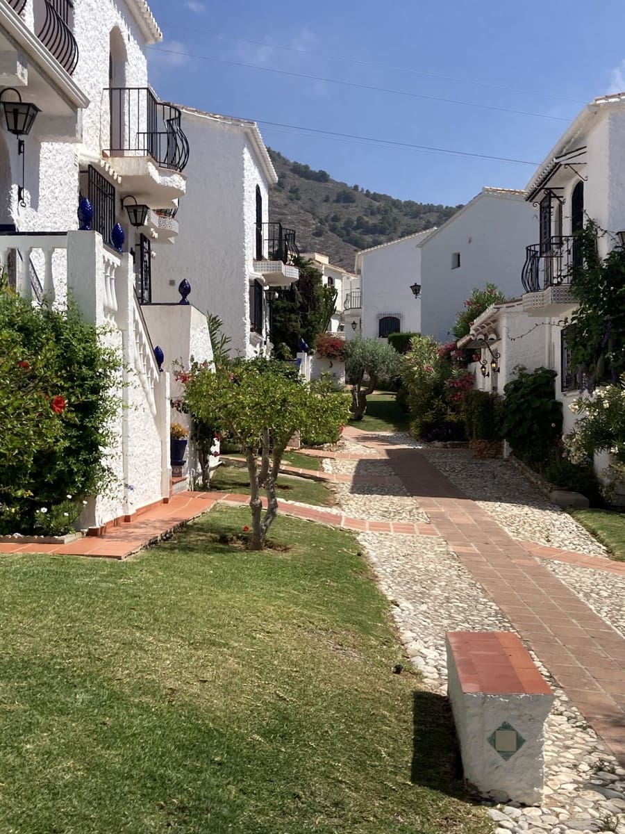 2 soveværelse Semi-Rækkehus til salg i Nerja med swimmingpool - € 520.000 (Ref: 9948798)