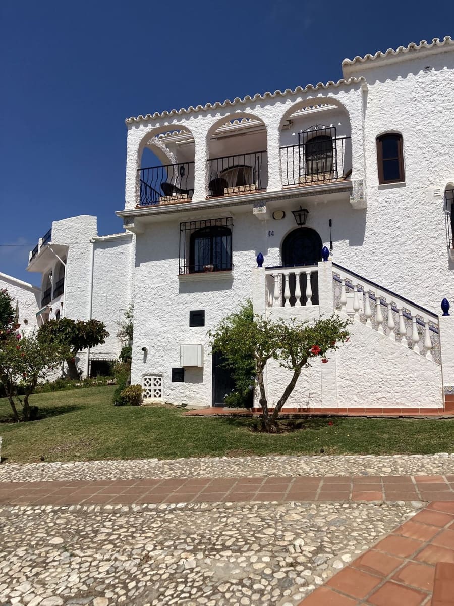 2 soveværelse Semi-Rækkehus til salg i Nerja med swimmingpool - € 520.000 (Ref: 9948798)