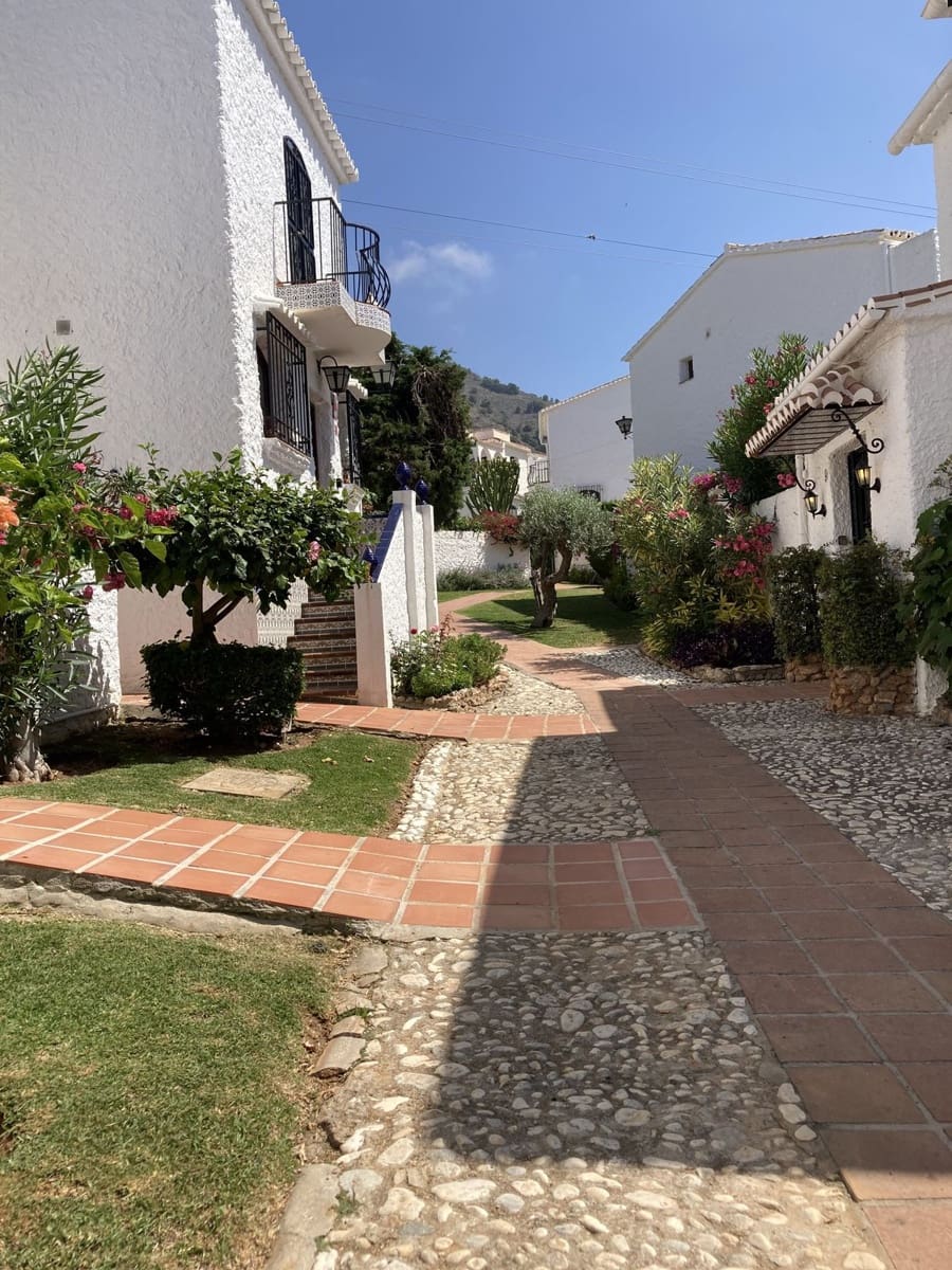 2 soveværelse Semi-Rækkehus til salg i Nerja med swimmingpool - € 520.000 (Ref: 9948798)