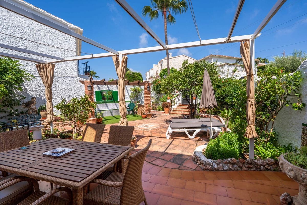 2 soveværelse Semi-Rækkehus til salg i Nerja med swimmingpool - € 520.000 (Ref: 9948798)