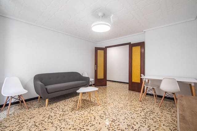 3 bedroom Flat for rent in Centro, Elche / Elx - € 800 (Ref: 10142480)