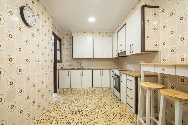 3 bedroom Flat for rent in Centro, Elche / Elx - € 800 (Ref: 10142480)