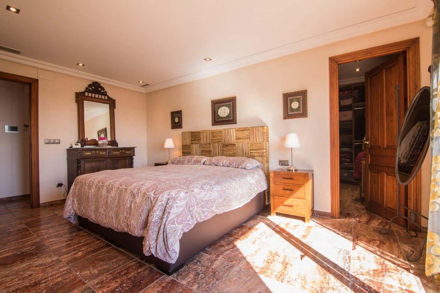 5 bedroom Villa for sale in Elche / Elx with pool garage - € 895,000 (Ref: 6708922)