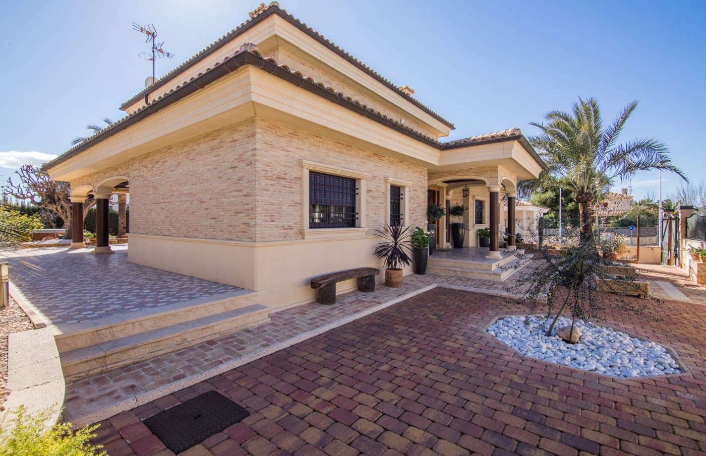 5 bedroom Villa for sale in Elche / Elx with pool garage - € 895,000 (Ref: 6708922)