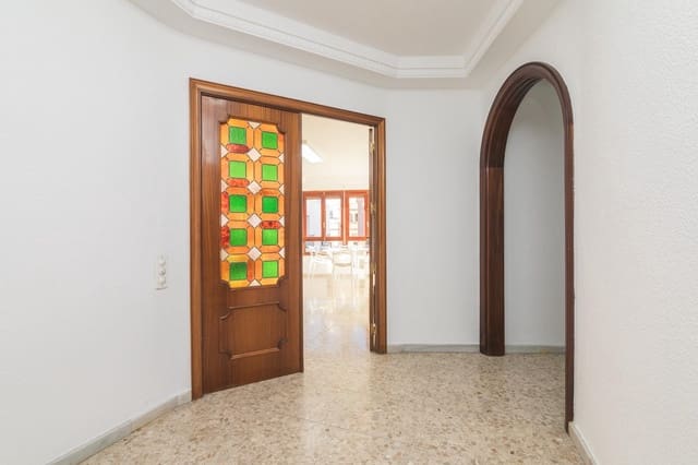 4 makuuhuone Asunto vuokrattavana paikassa Centro, Elche / Elx - 1 400 € (Ref: 7951490)