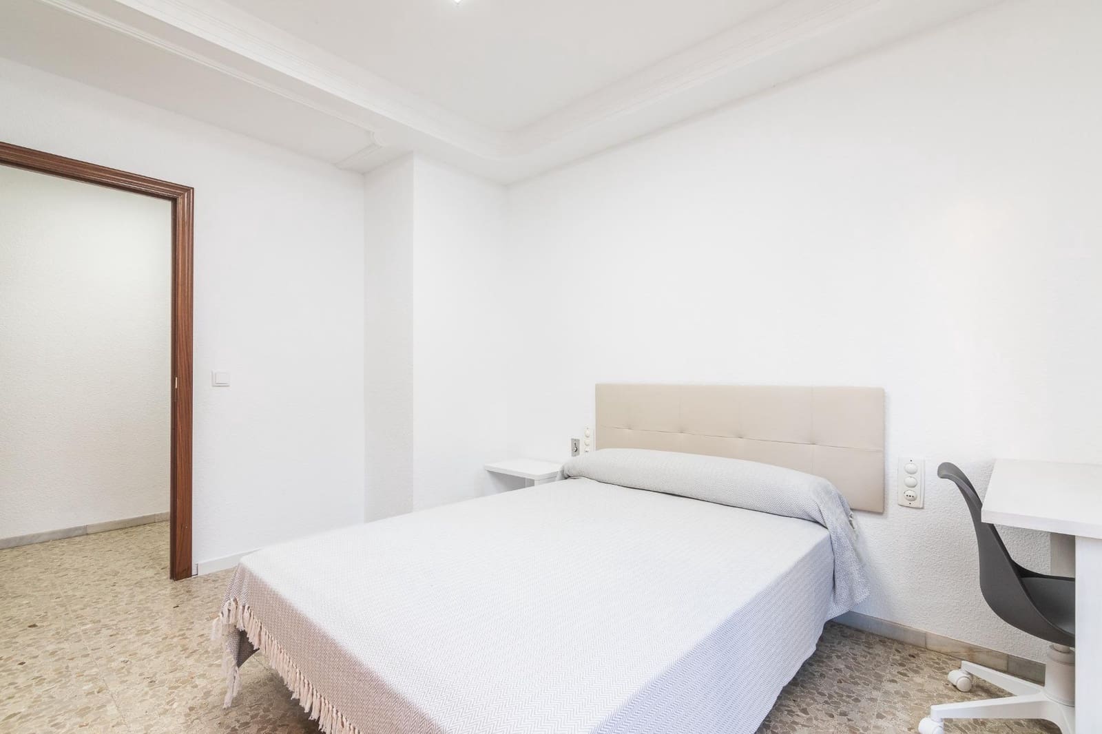 4 bedroom Flat for rent in Elche / Elx - € 1,400 (Ref: 7951490)