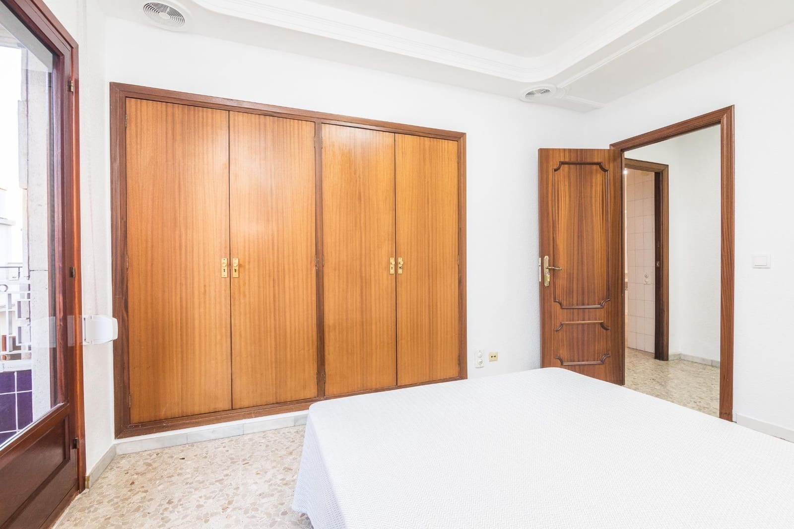 4 bedroom Flat for rent in Elche / Elx - € 1,400 (Ref: 7951490)