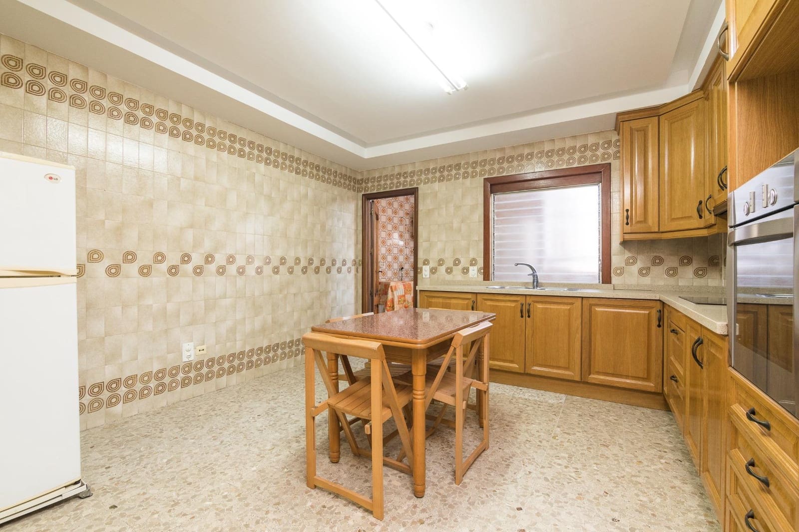 4 bedroom Flat for rent in Elche / Elx - € 1,400 (Ref: 7951490)