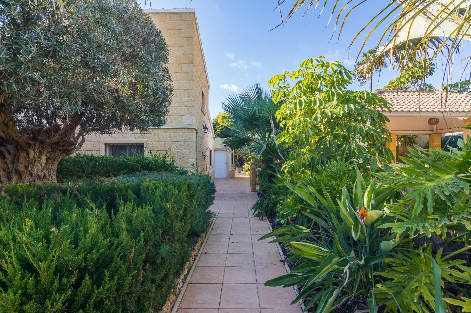 4 bedroom Villa for sale in Elche / Elx with pool - € 595,000 (Ref: 8708175)