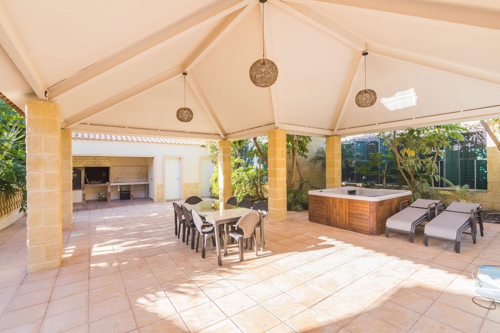 4 bedroom Villa for sale in Elche / Elx with pool - € 595,000 (Ref: 8708175)