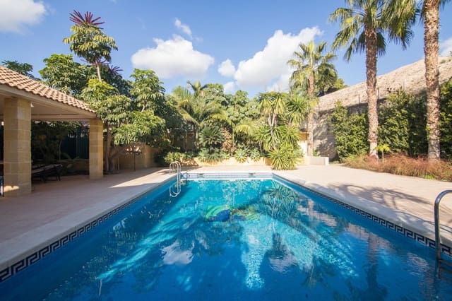 Chalet de 4 habitaciones en Elche / Elx en venta con piscina - 595.000 € (Ref: 8708175)