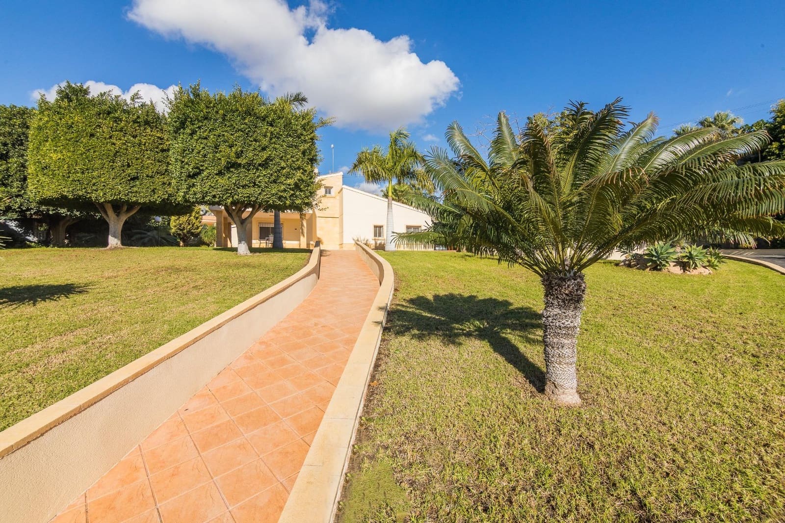 4 bedroom Villa for sale in Elche / Elx with pool - € 595,000 (Ref: 8708175)