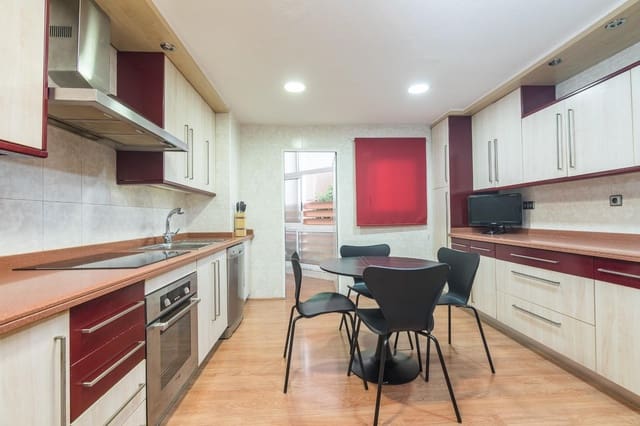 3 soveværelse Lejlighed til leje i Centro, Elche / Elx med garage - € 1.000 (Ref: 9134562)