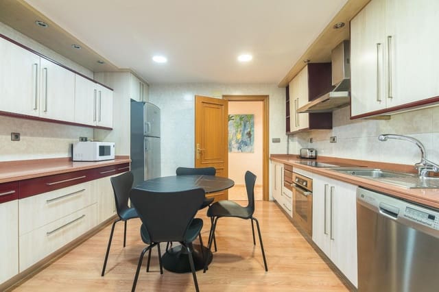 3 soveværelse Lejlighed til leje i Centro, Elche / Elx med garage - € 1.000 (Ref: 9134562)