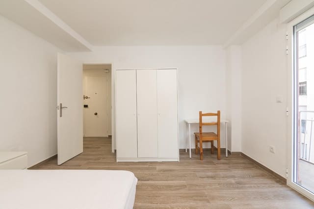 Appartement de 4 chambres à louer à Centro, Elche / Elx - 1 270 € (Ref: 9220089)