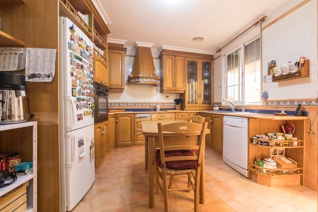 6 bedroom Terraced Villa for sale in L'Algueña / Alguenya with garage - € 270,000 (Ref: 9232665)