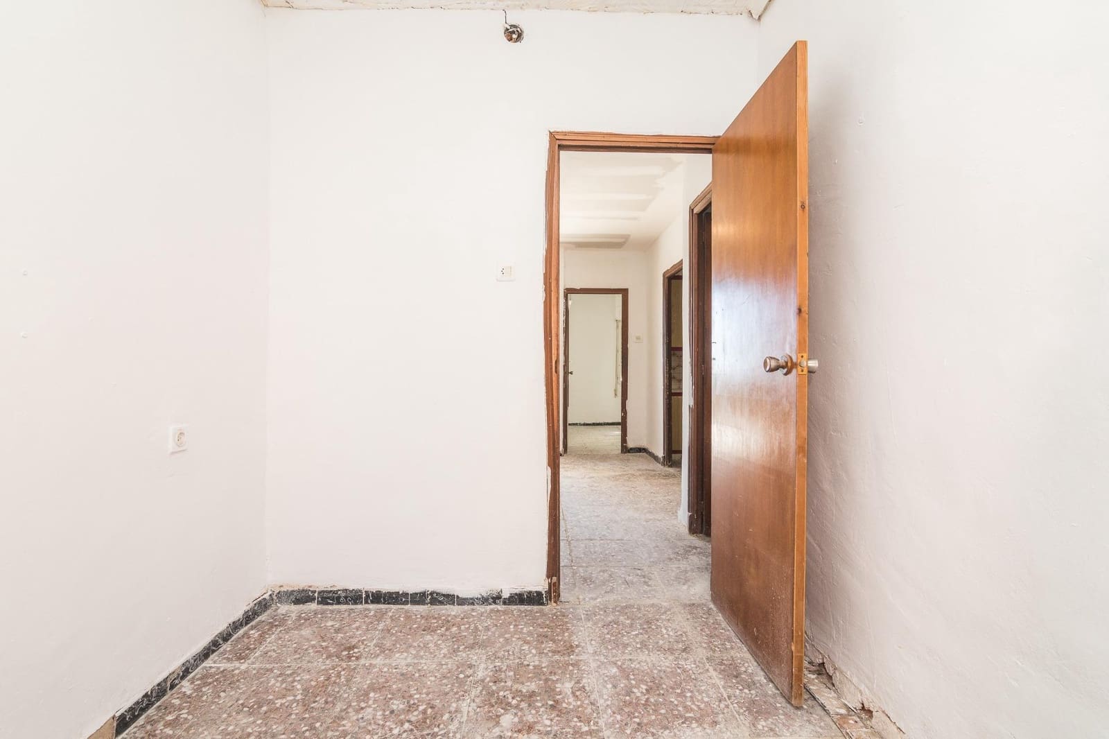 4 Zimmer Villa zu verkaufen in Elche / Elx mit Pool - 165.000 € (Ref: 9344888)