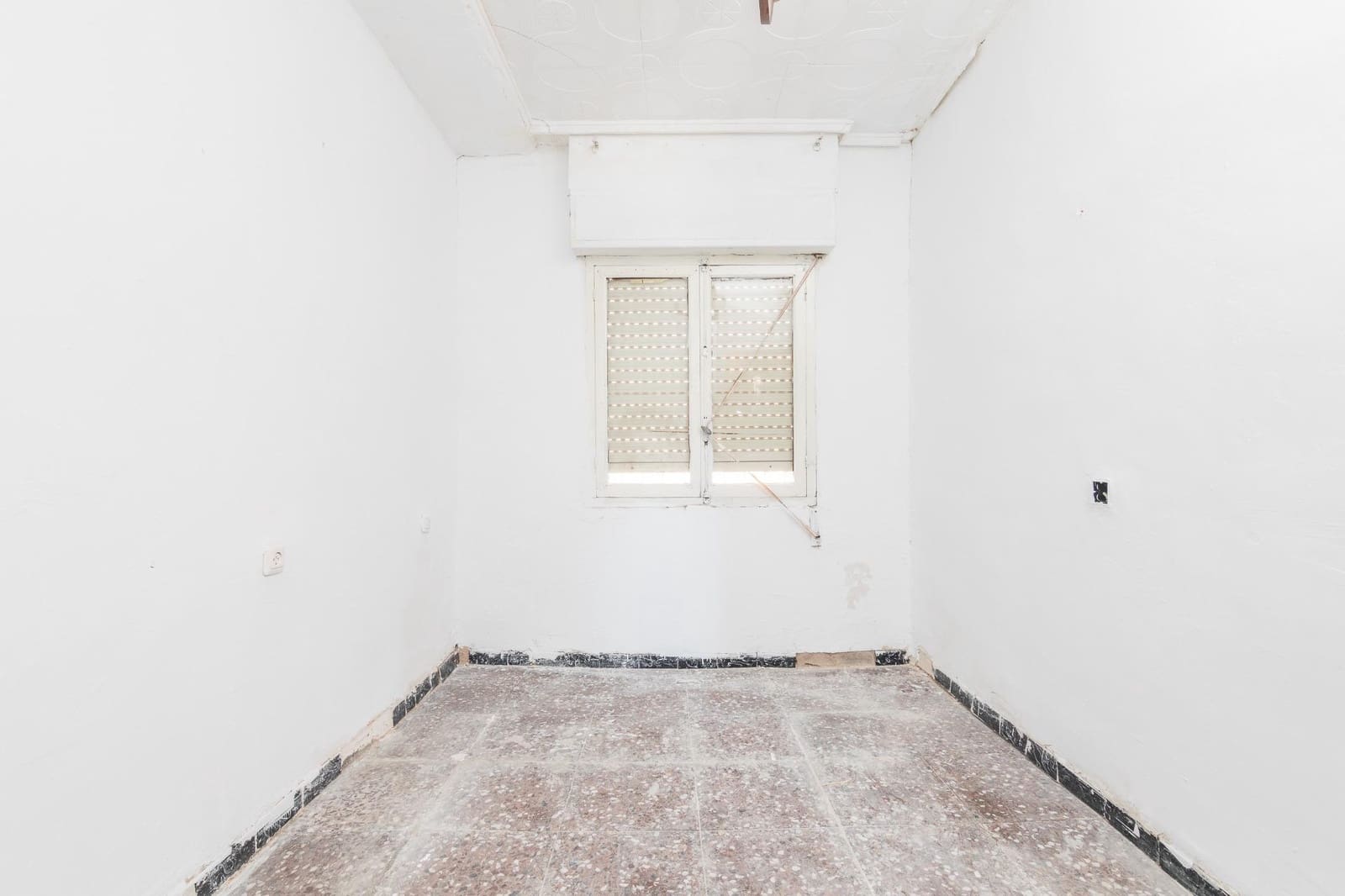 4 Zimmer Villa zu verkaufen in Elche / Elx mit Pool - 165.000 € (Ref: 9344888)