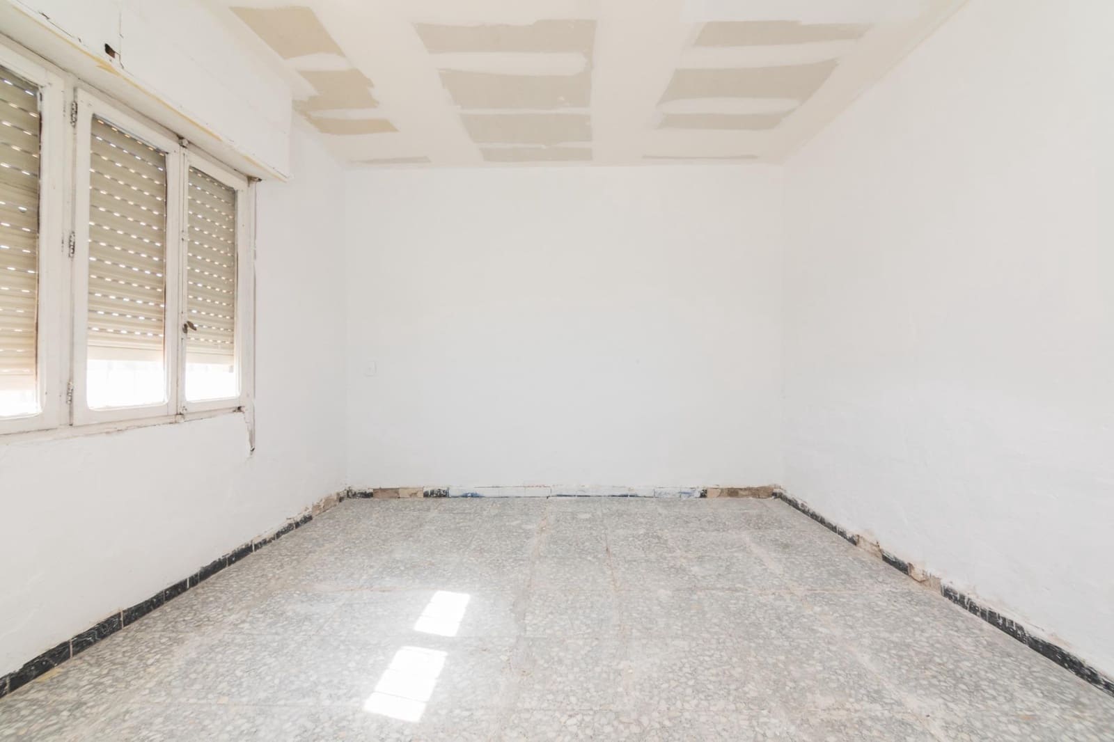 4 Zimmer Villa zu verkaufen in Elche / Elx mit Pool - 165.000 € (Ref: 9344888)