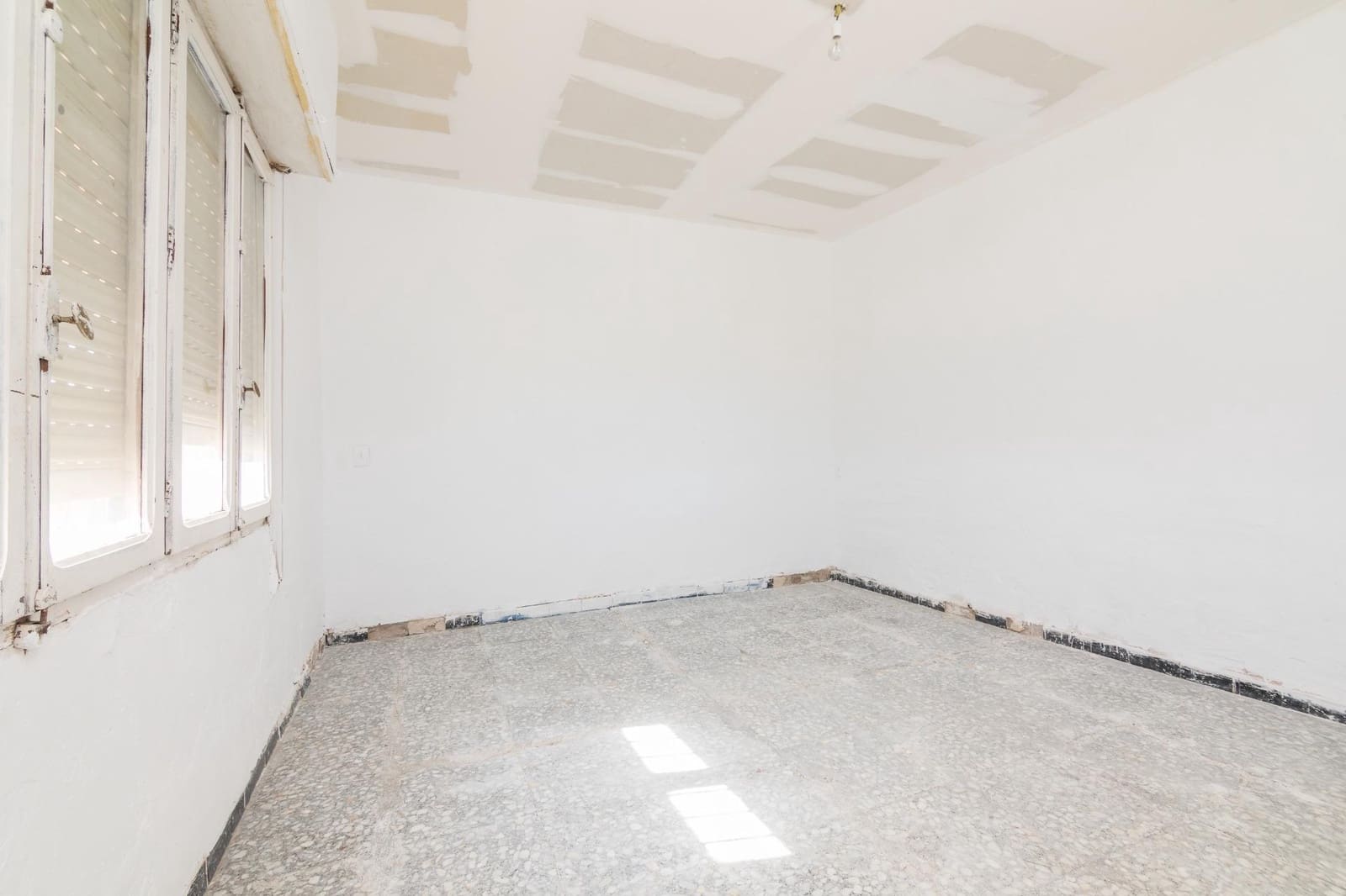 4 Zimmer Villa zu verkaufen in Elche / Elx mit Pool - 165.000 € (Ref: 9344888)