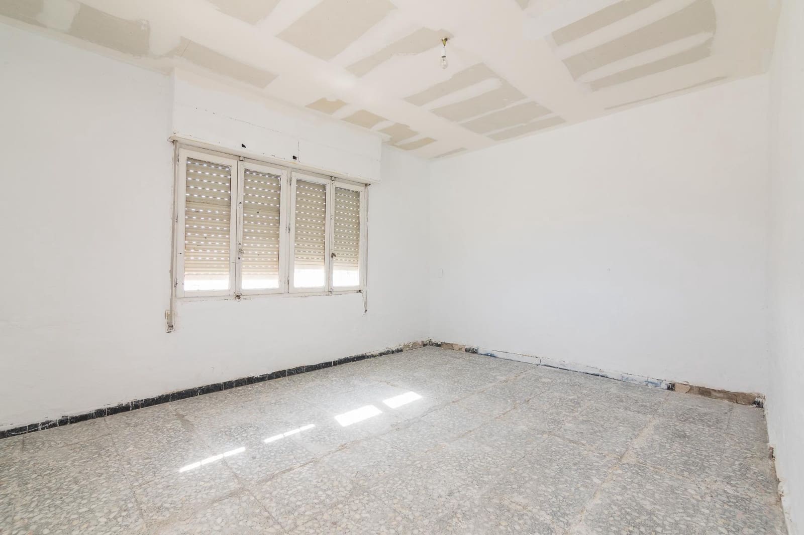 4 Zimmer Villa zu verkaufen in Elche / Elx mit Pool - 165.000 € (Ref: 9344888)