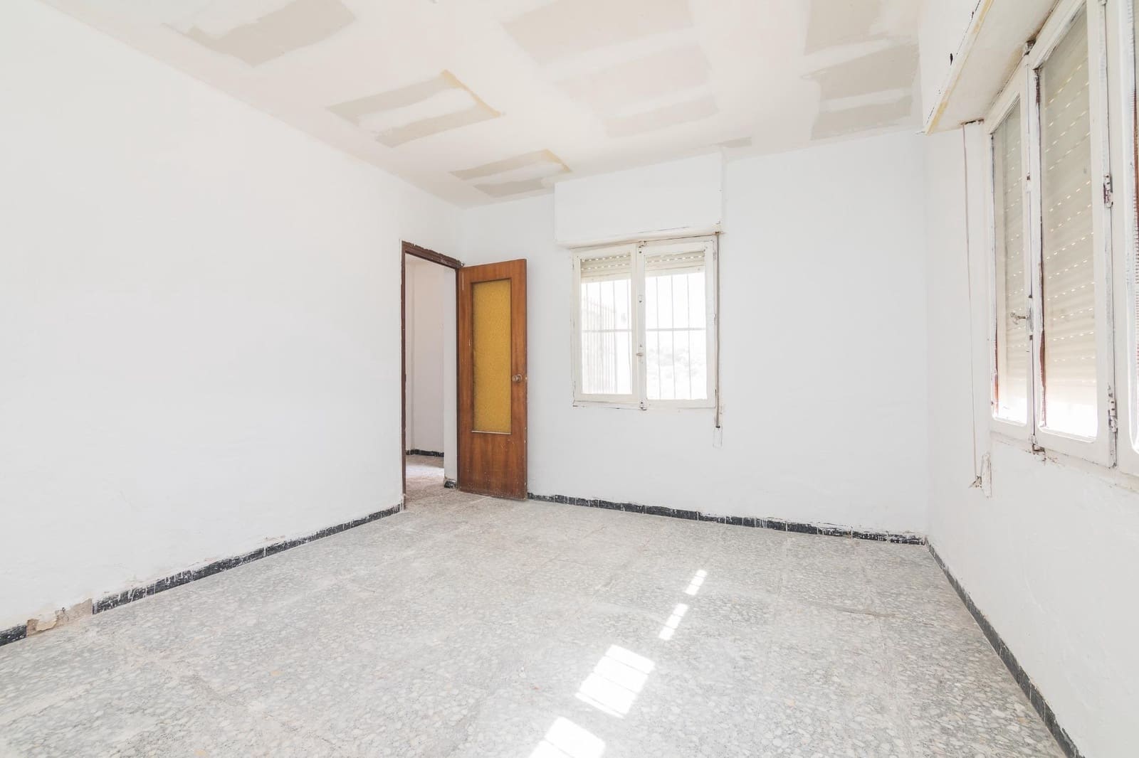 4 Zimmer Villa zu verkaufen in Elche / Elx mit Pool - 165.000 € (Ref: 9344888)