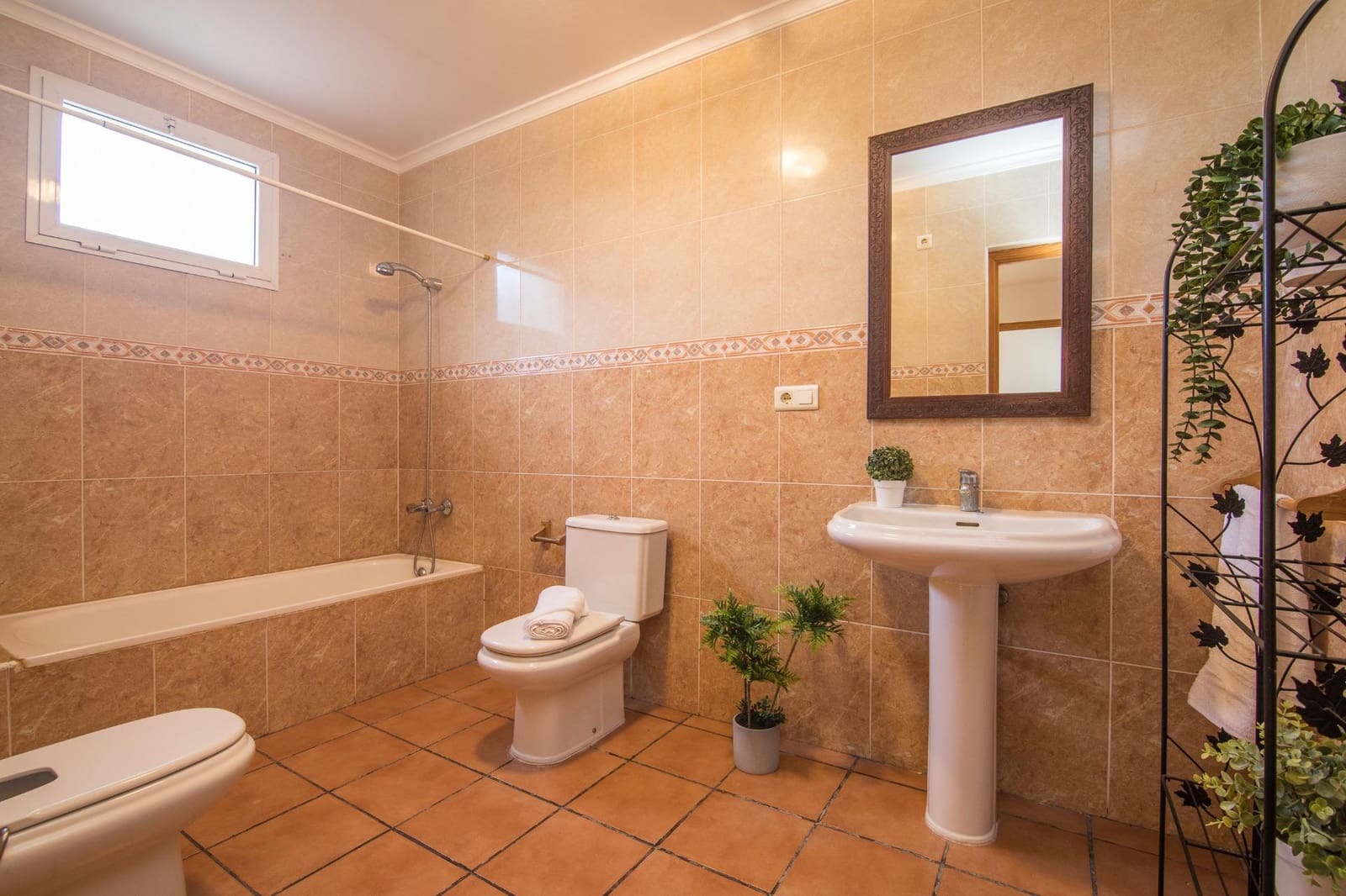 2 bedroom Villa for sale in Aspe with pool garage - € 250,000 (Ref: 9401259)