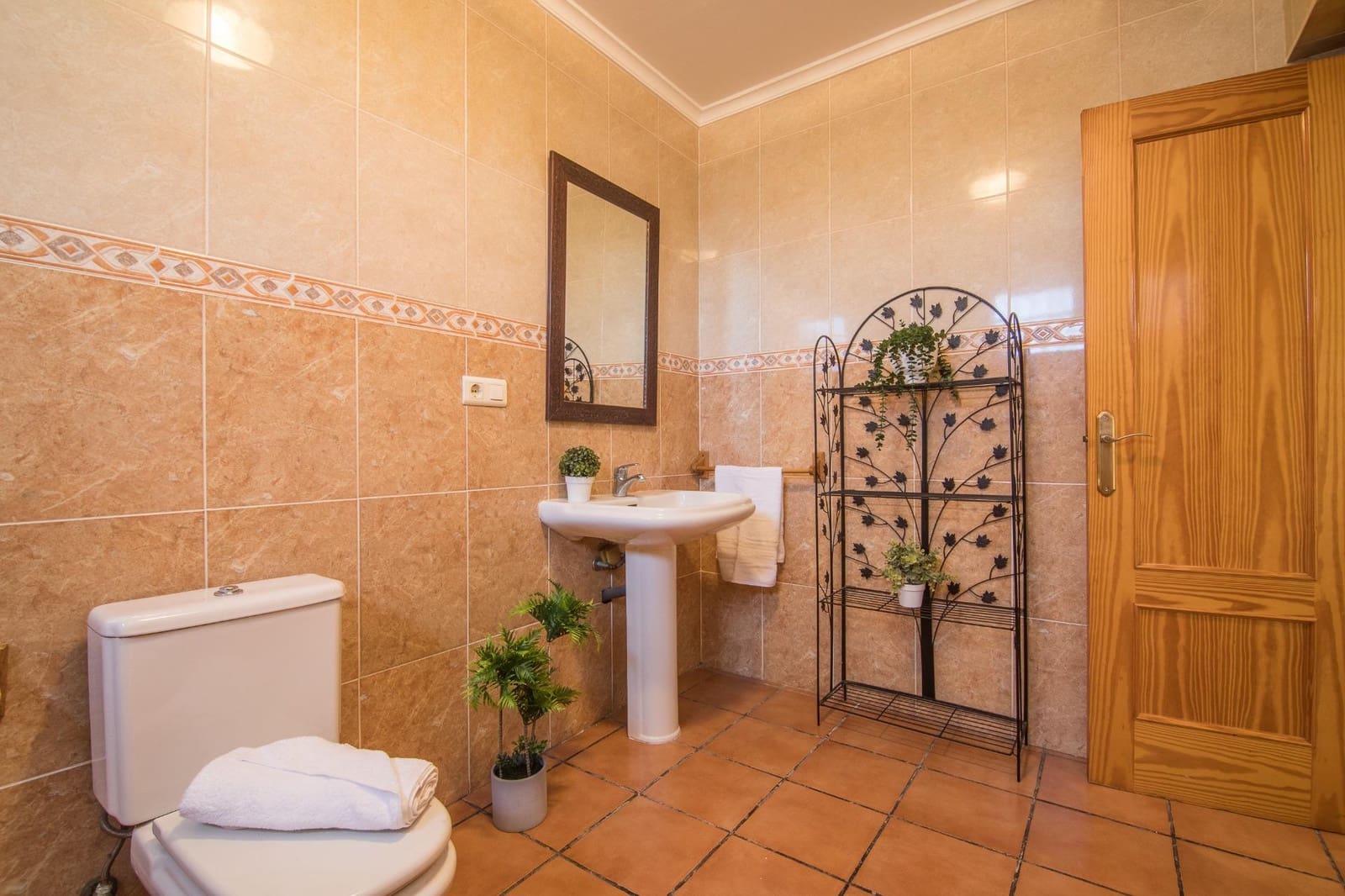 2 bedroom Villa for sale in Aspe with pool garage - € 250,000 (Ref: 9401259)