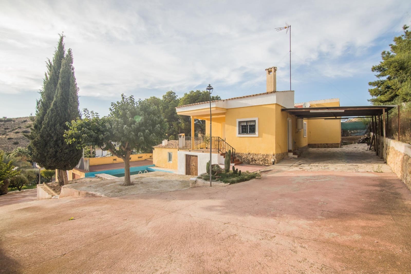 2 bedroom Villa for sale in Aspe with pool garage - € 250,000 (Ref: 9401259)