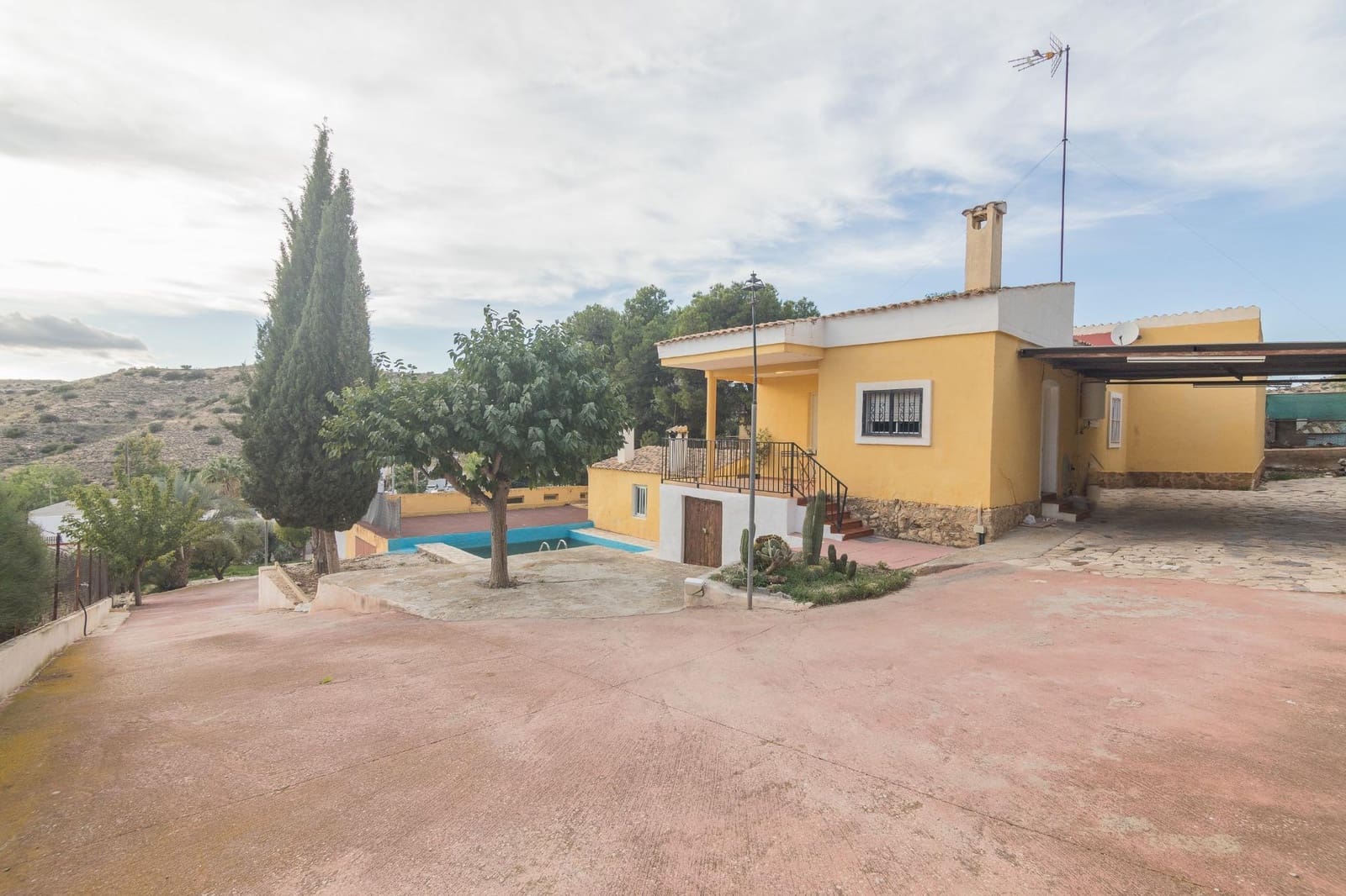 2 bedroom Villa for sale in Aspe with pool garage - € 250,000 (Ref: 9401259)