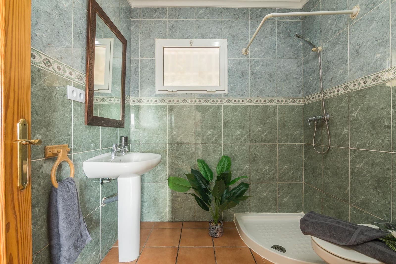 2 bedroom Villa for sale in Aspe with pool garage - € 250,000 (Ref: 9401259)