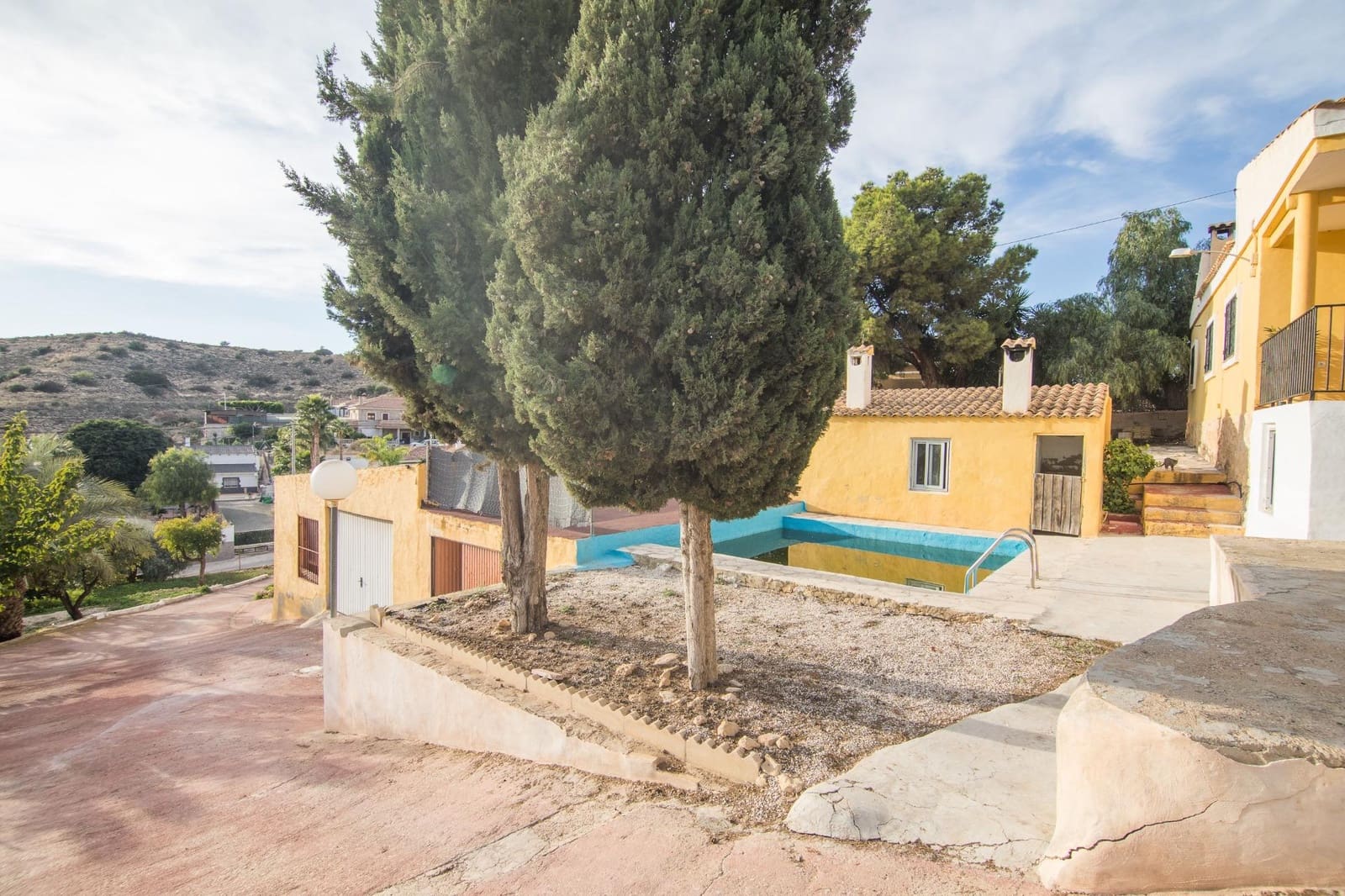 2 bedroom Villa for sale in Aspe with pool garage - € 250,000 (Ref: 9401259)