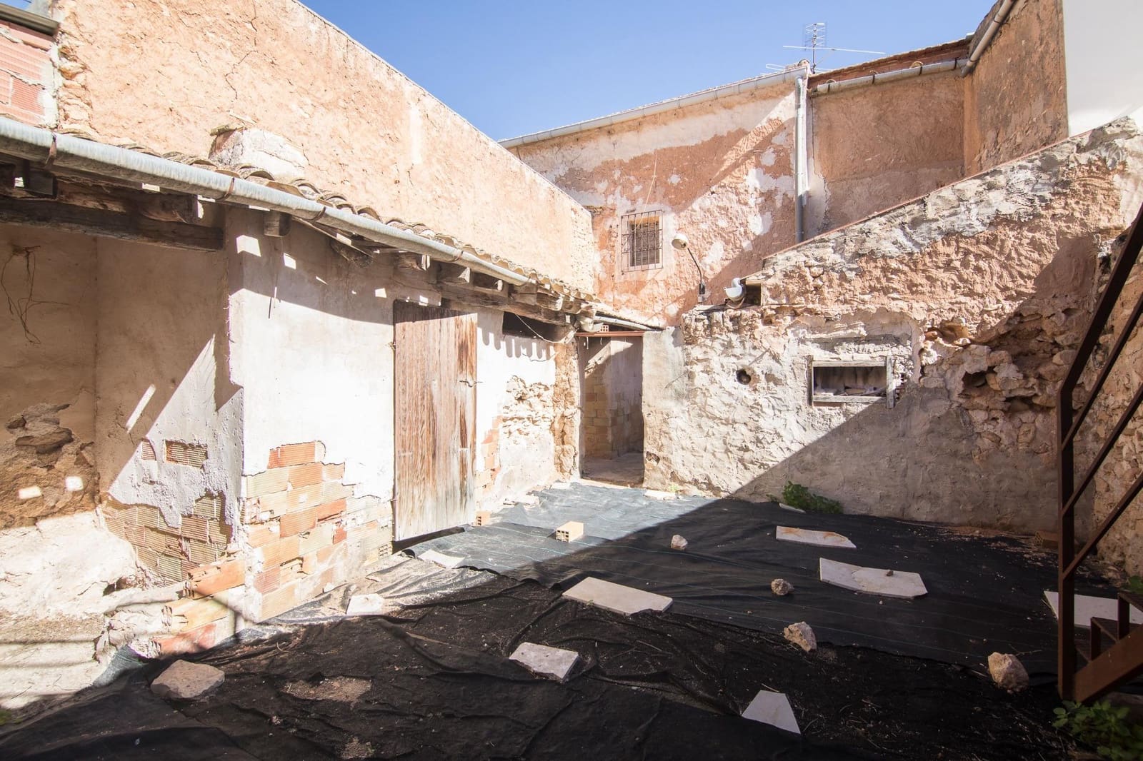 5 bedroom Townhouse for sale in L'Alguena / Alguenya - € 115,000 (Ref: 9414212)