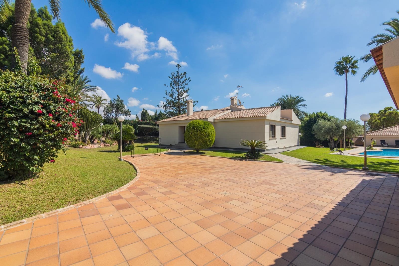 4 slaapkamer Villa te koop in Elche / Elx met zwembad garage - € 719.000 (Ref: 9502461)