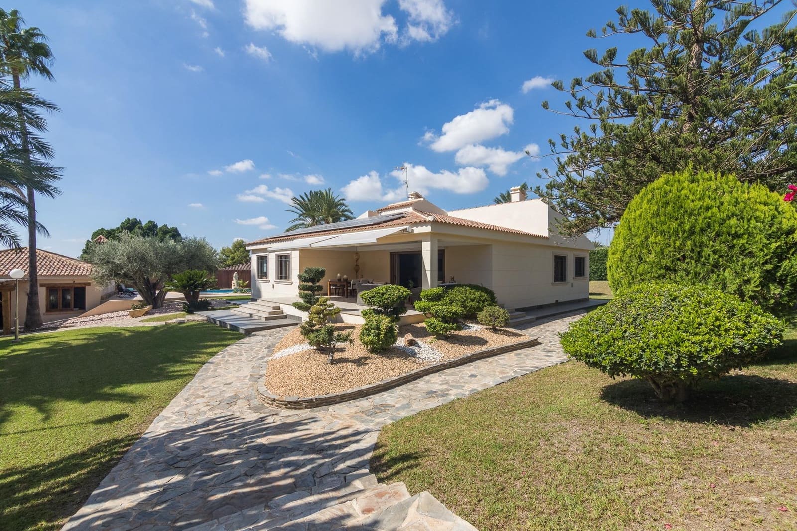 4 slaapkamer Villa te koop in Elche / Elx met zwembad garage - € 719.000 (Ref: 9502461)