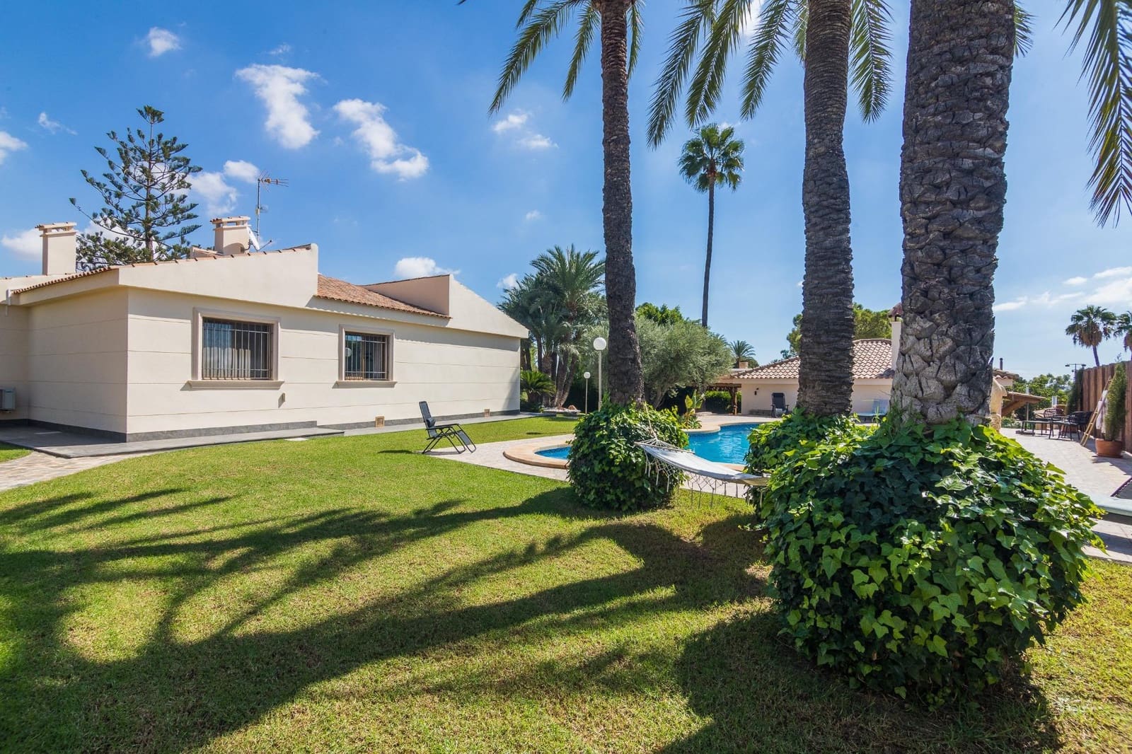 4 slaapkamer Villa te koop in Elche / Elx met zwembad garage - € 719.000 (Ref: 9502461)