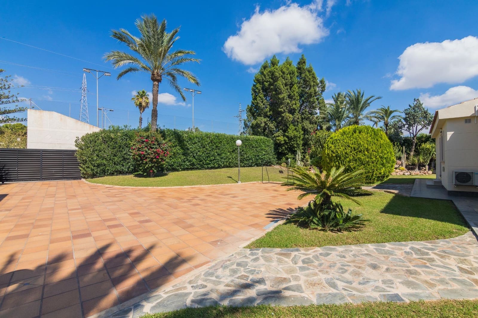 4 slaapkamer Villa te koop in Elche / Elx met zwembad garage - € 719.000 (Ref: 9502461)